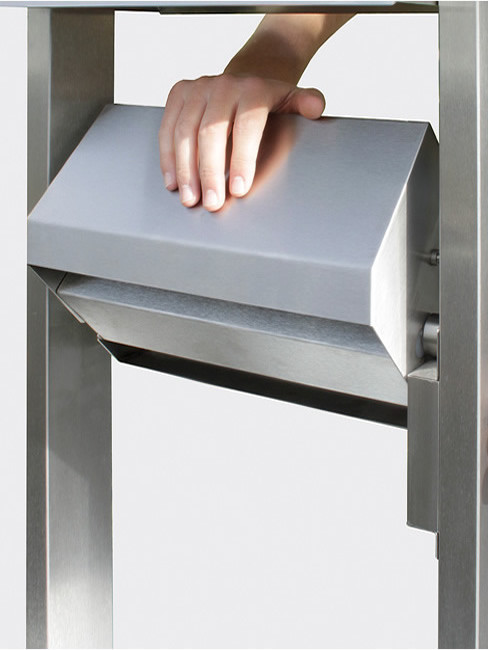 nach Entriegelung, drehen zur Entleerung, Entnahme nicht nötig