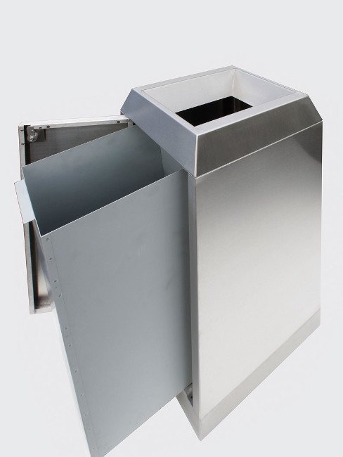 nach Entrieglung der Tür kann der Innenbehälter zum Entleeren entnommen werden