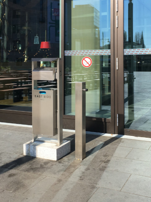 SN-254-D Ascher und Abfallbehälter für Aussenbereiche, auf Betonfuß verdübelt