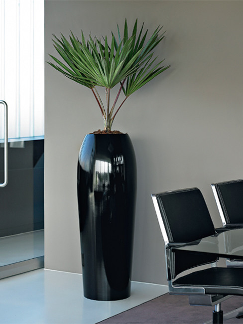 SAMU Pedestal Planter made of polystyrene with cambered top