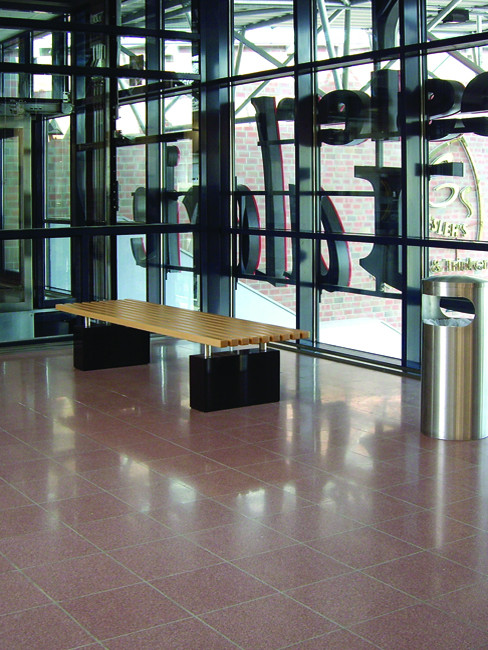 LARCO Sitzbank mit Buchenholzleisten und Granitfuß und Abfallbehälter SN-150