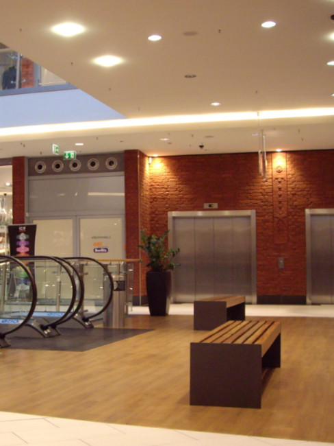 VIGIO Sitzbank mit Stahlwangen und Buchenholzleisten