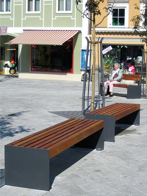 VIGIO bench with FSC certified wood slats and steel sides