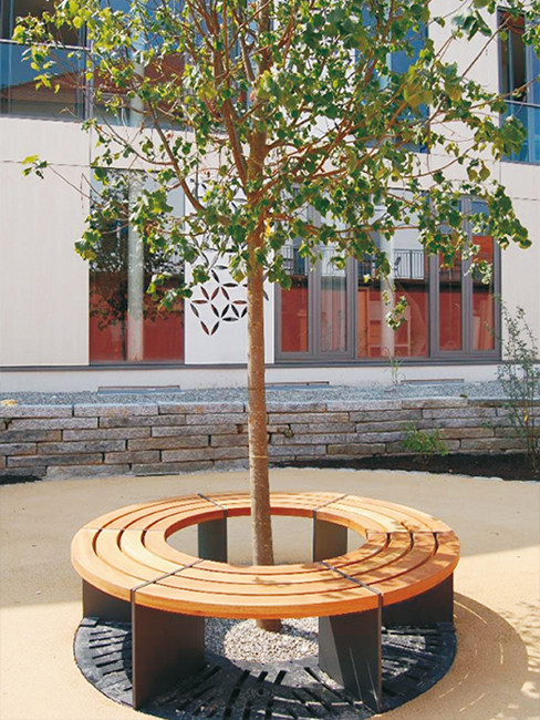 circular VIGIO bench group with FSC certified wood slats and steel sides