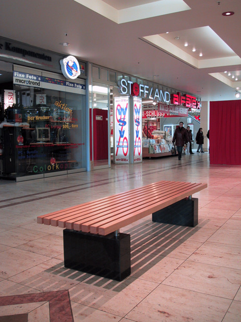 LARCO bench with solid beechwood slats and granite feet