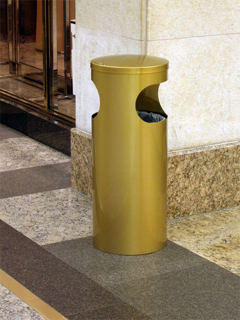 SNH-150 Abfallbehälter in Edelstahl geschliffen und messingfarbig antik gefärbt und klar beschichtet