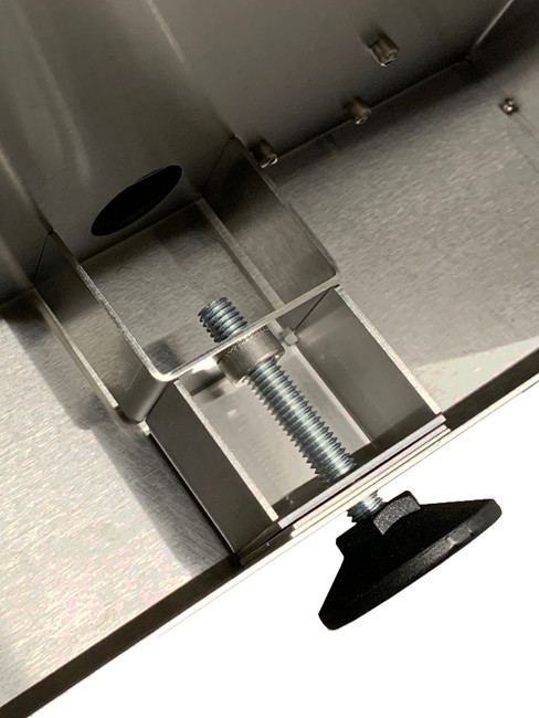 Adjustable Foot for Litter Separation System with frame also for retrofit