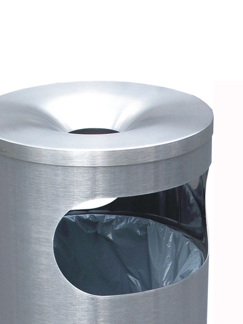 Trichteraufsatz des SN-142 verdeckt die Zigarettenabfälle